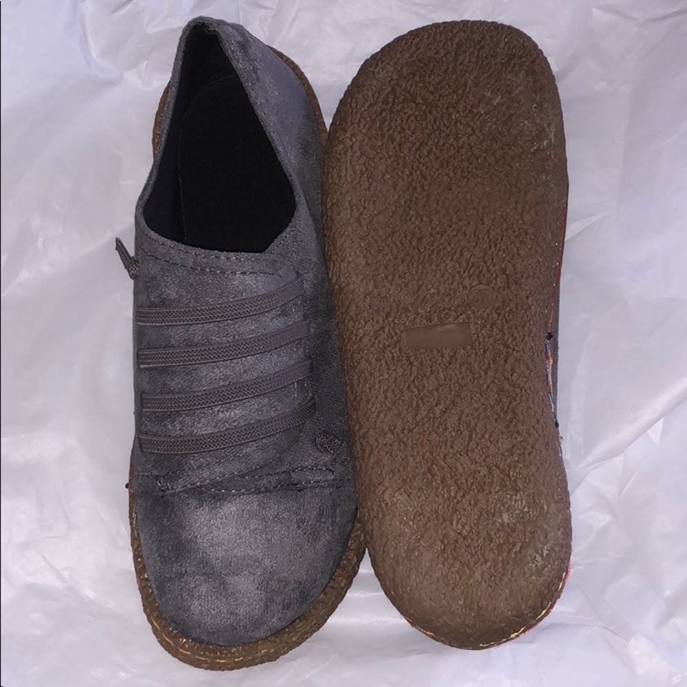 Shoes - Picture 3 of 3